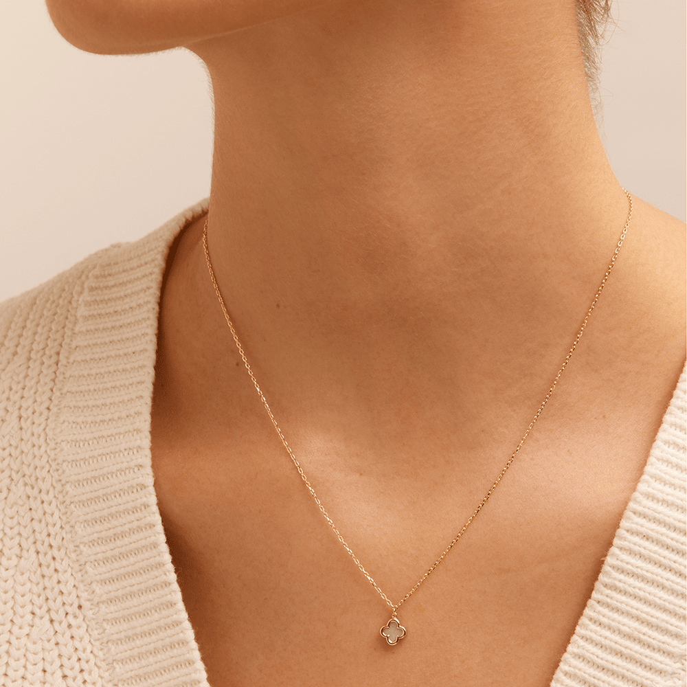 45cm Mother of Pearl Clover Pendant Necklace in 9kt Yellow Gold Pendants Bevilles 
