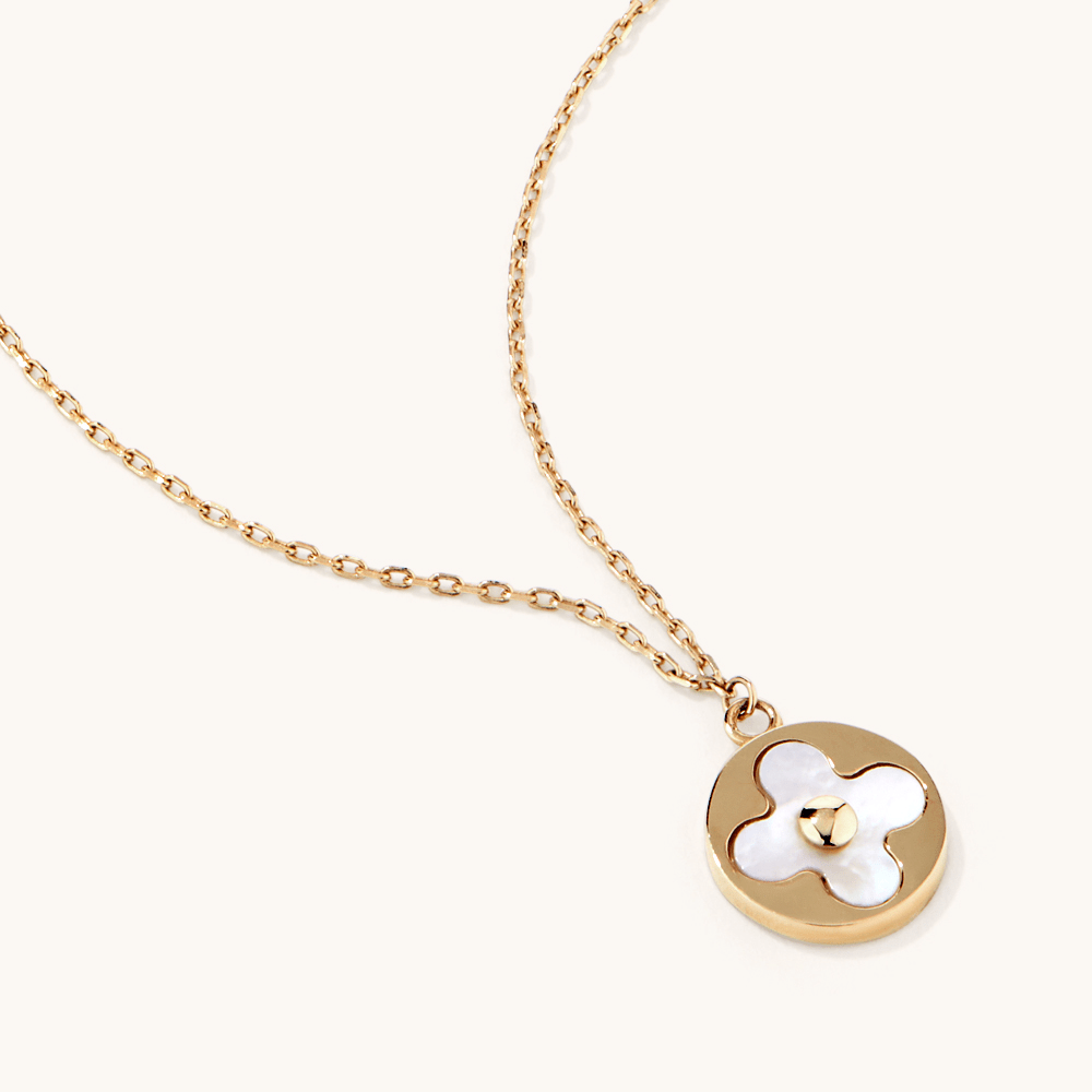45cm Mother of Pearl Cut-Out Clover Pendant Necklace in 9kt Yellow Gold Pendants Bevilles 