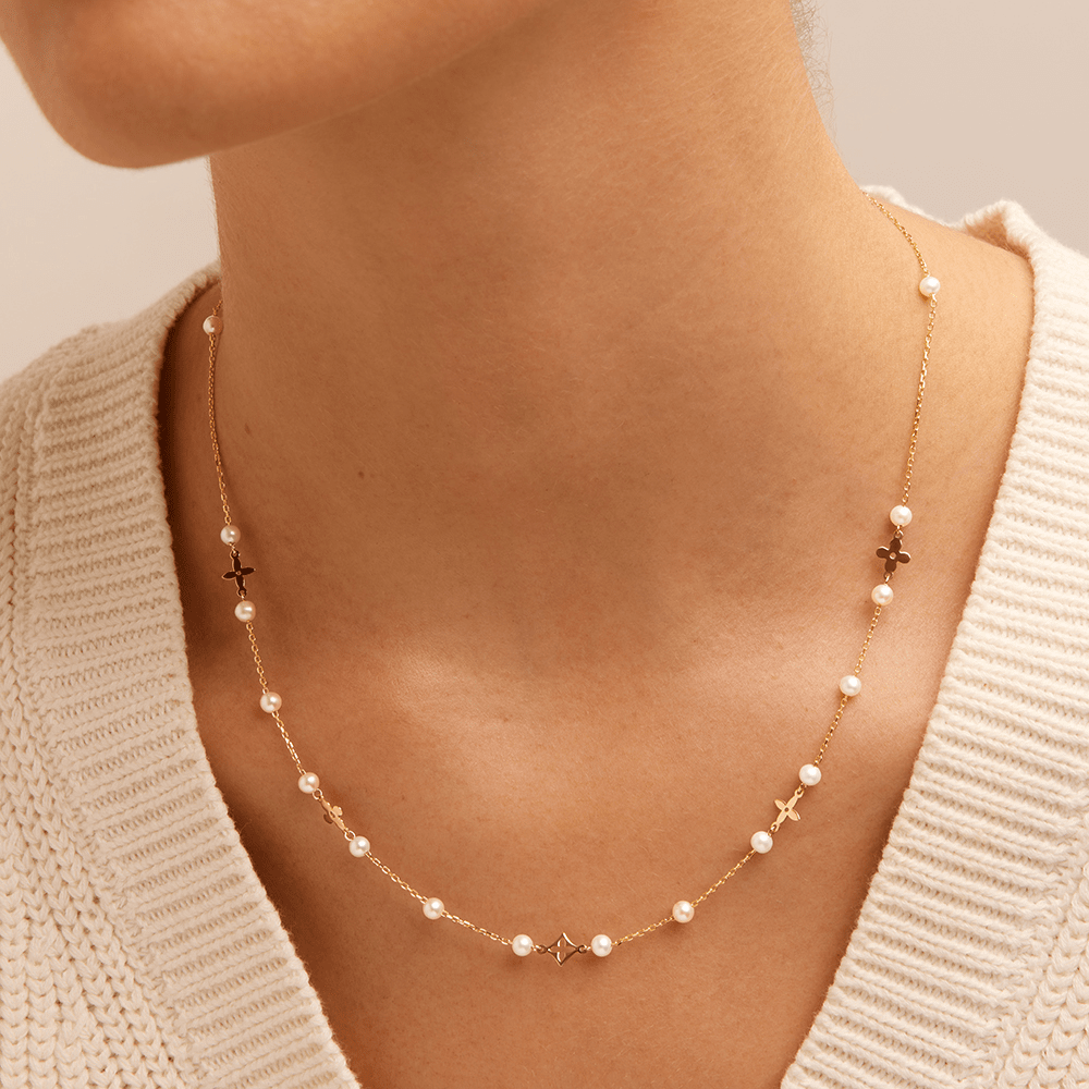45cm Pearl and Clover Station Necklace in 9kt Yellow Gold Pendants Bevilles 