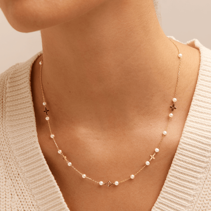 45cm Pearl and Clover Station Necklace in 9kt Yellow Gold Pendants Bevilles 